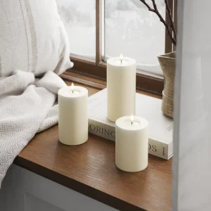 Indoor-03_Winter_Day_Block_Candle_RF_75mm_Cream_Cam02